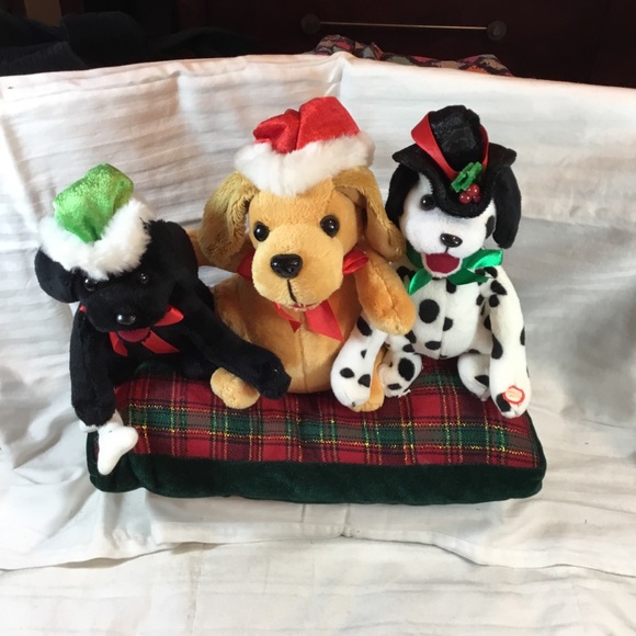 Christmas Pillow puppies, sings, heads move - Picture 1 of 3